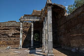 Villa Adriana - Sala dei Pilastri dorici. Hall of the Doric Pilasters at Hadrian's Villa (a.d. 125-133). View of anastilosis of the portico.